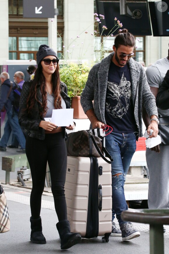 Exclusif - Nabilla Benattia quitte Paris et prend le train à la gare de Lyon le 4 octobre 2013.