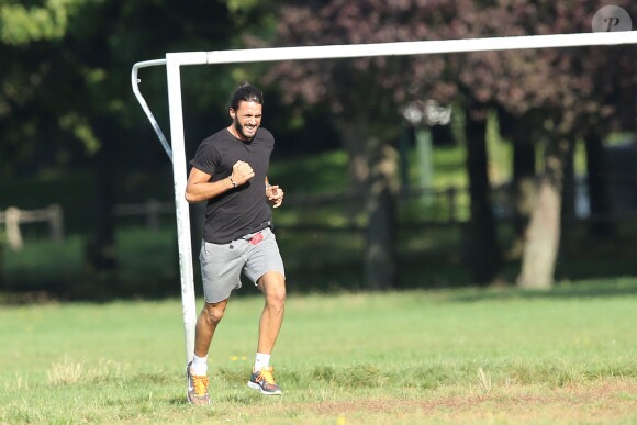Exclusif - Thomas Vergara, le compagnon de Nabilla Benattia, fait sa séance de sport au bois de Boulogne, le 8 octobre 2013.