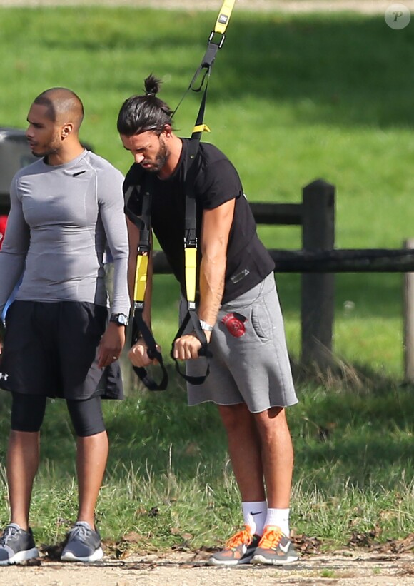 Exclusif - Thomas Vergara, le compagnon de Nabilla Benattia, fait sa séance de sport au bois de Boulogne, le 8 octobre 2013.