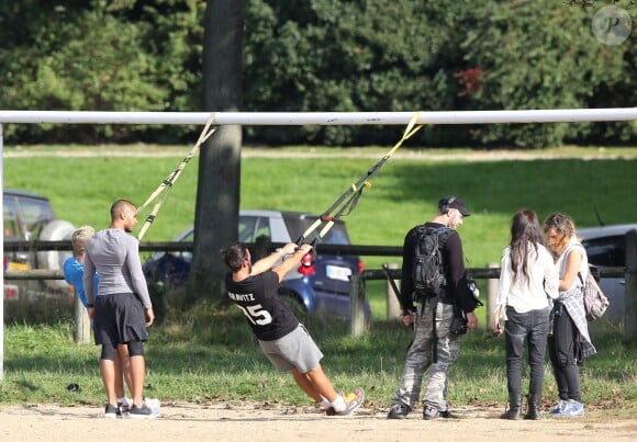 Exclusif - Thomas Vergara, le compagnon de Nabilla Benattia, fait sa séance de sport au bois de Boulogne, le 8 octobre 2013.