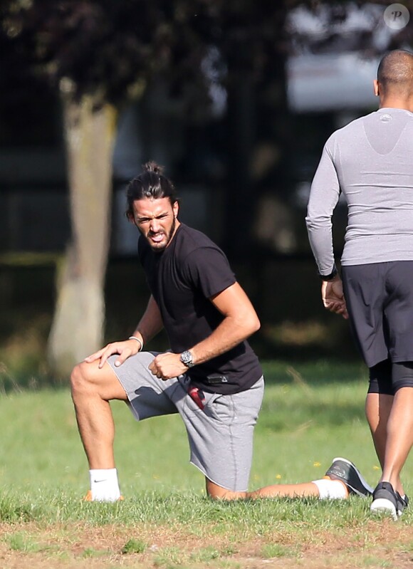 Exclusif - Thomas Vergara, le compagnon de Nabilla Benattia, fait sa séance de sport au bois de Boulogne, le 8 octobre 2013.