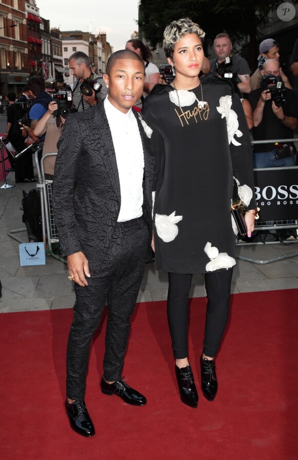 Pharrell Williams et sa chérie Helen Lasichanh lors des GQ Men of the Year Awards à Londres, le 3 septembre 2013.