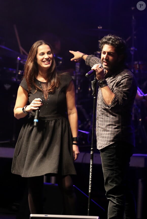 Elisa Tovati et John Manam à Lyon, le 12 0ctobre 2013, lors de la 7ème édition de "Foot-Concert" au Palais des sports.