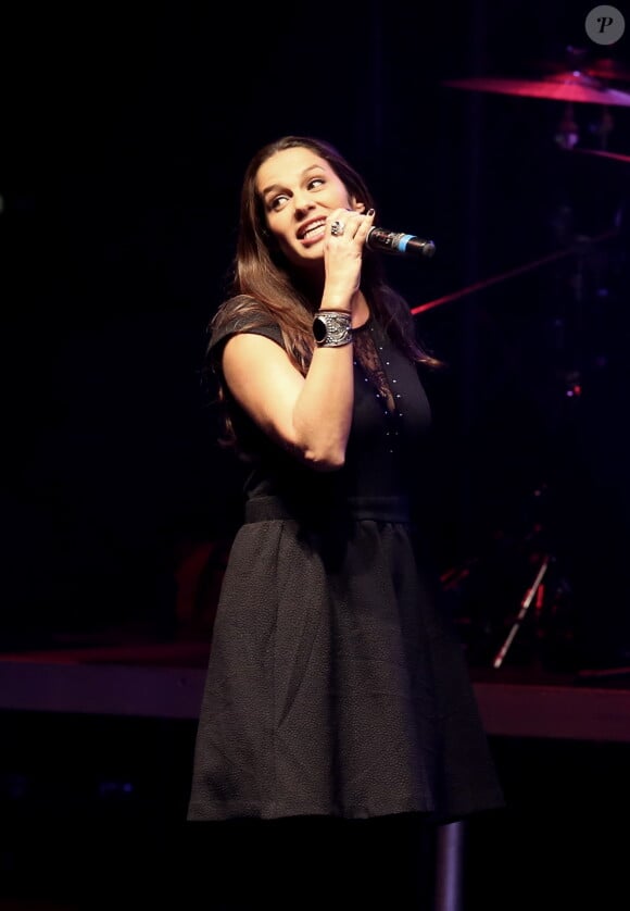 Elisa Tovati à Lyon, le 12 octobre 2013, lors de la 7ème édition de "Foot-Concert" au Palais des sports.
