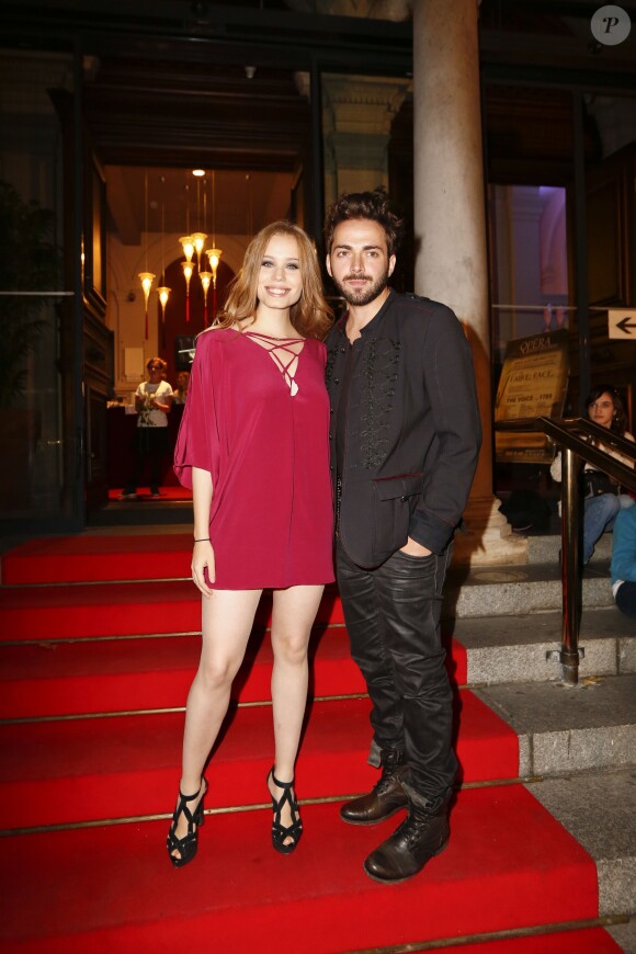 Roxane Le Texier et Sébastien Agius lors du 20e gala annuel de charité "Faire Face" organisé à l'Opéra d'Avignon, le 12 octobre 2013.