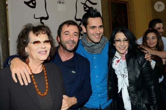 Claudia Cardinale, Bernard Montiel, Yoann Fréget et Déborah Dahan lors du 20e gala annuel de charité "Faire Face" organisé à l'Opéra d'Avignon, le 12 octobre 2013.