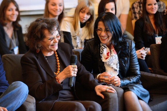 Claudia Cardinale et Déborah Dahan lors du 20e gala annuel de charité "Faire Face" organisé à l'Opéra d'Avignon, le 12 octobre 2013.