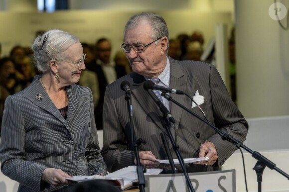 La reine Margrethe II et le prince Henrik, lors de l'inauguration et le vernissage de l'exposition Pas De Deux Royal, une rencontre artistique, au musée Aros de Aarhus, le 11 octobre 2013