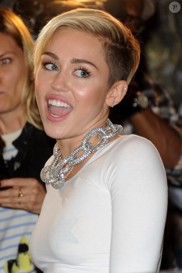 Miley Cyrus fête la sortie de son nouvel album au Planet Hollywood à New York, le 8 octobre 2013.