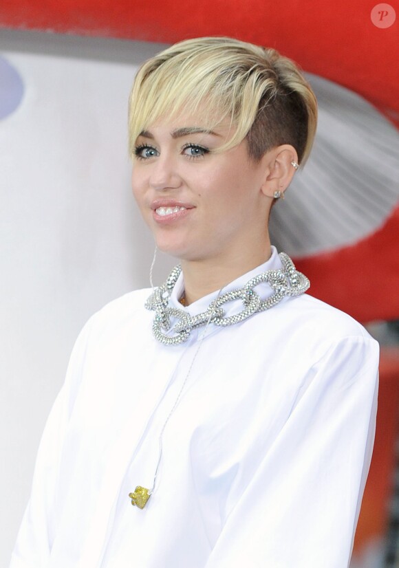 Miley Cyrus s'est produite sur le plateau de l'émission TV "Today" au Rockfeller Center à New York. Le 7 octobre 2013.