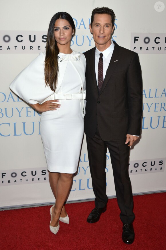 Matthew McConaughey et Camila Alves à la première de Dallas Buyers Club à Beverly Hills, Los Angeles, le 17 octobre 2013.