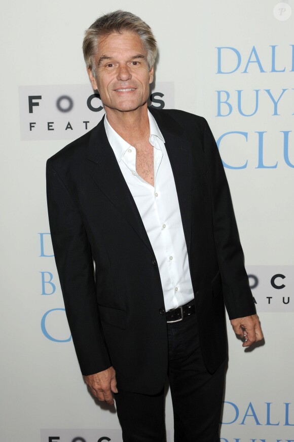 Harry Hamlin à la première de Dallas Buyers Club à Beverly Hills, Los Angeles, le 17 octobre 2013.