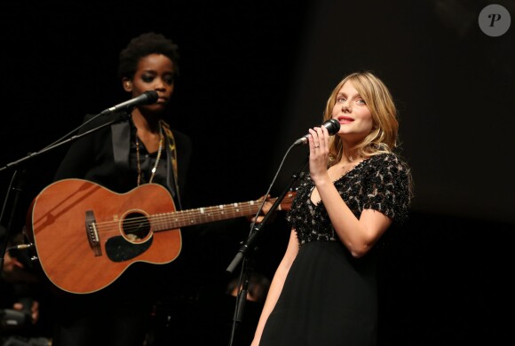 Irma et Mélanie Laurent rendent hommage en musique au réalisateur Quentin Tarantino - Remise du Prix Lumière à Quentin Tarantino lors du Festival Lumière à Lyon le 18 octobre 2013.