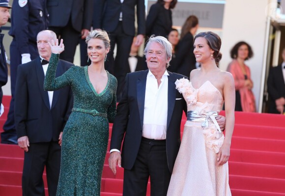 Sylvie Tellier, Alain Delon et Marine Lorphelin à Cannes le 26 mai 2013.