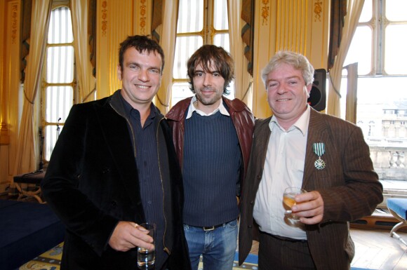 Thomas Fersen et Bernard Chérèze, fait Chevalier des Arts et Lettres, à Paris, le 4 octobre 2006.
