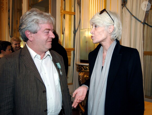 Françoise Hardy et Bernard Chérèze fait Chevalier des Arts et Lettres, à Paris, le 4 octobre 2006.