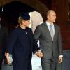Zara Phillips, enceinte de son premier enfant, arrivant avec son mari Mike Tindall au palais Saint James pour le baptême du prince George de Cambridge, le 23 octobre 2013.