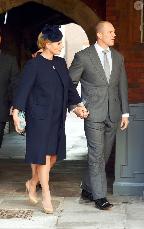 Mike Tindall et Zara Phillips, désignée comme marraine et enceinte de son premier enfant, au baptême du prince George de Cambridge, fils de William et Kate, le 23 octobre 2013 au palais Saint James.