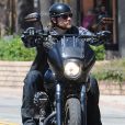 Charlie Hunnam sur le tournage de la série Sons of Anarchy à Los Angeles le 3 septembre 2013