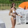 Le mannequin Maryna Linchuk profite d'un après-midi plage à Miami, le 21 octobre 2013.
