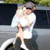 Ben Affleck et sa fille Violet se rendent au Brentwood Country Mart à Los Angeles, le 24 octobre 2013.