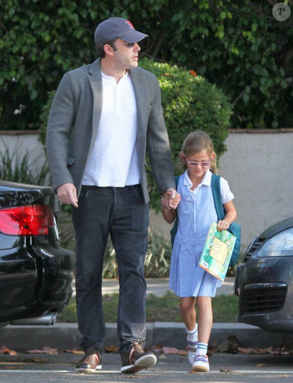 Ben Affleck va chercher sa fille Violet à l'école à Santa Monica, le 24 octobre 2013.