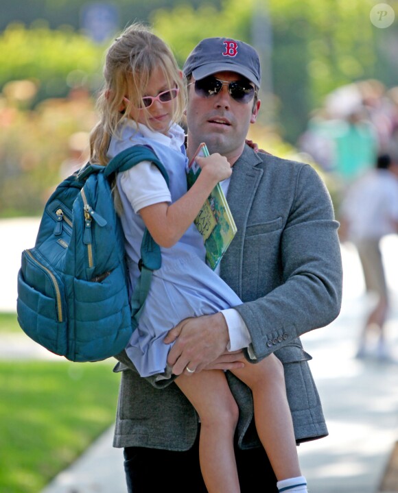 Ben Affleck va chercher sa fille Violet à l'école à Santa Monica, le 24 octobre 2013.