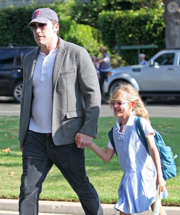 Ben Affleck va chercher sa fille Violet à l'école à Santa Monica, le 24 octobre 2013.