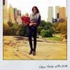 Jade Foret et sa fille Liva à Central Park à New York, le 12 octobre 2013