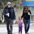 Ben Affleck et sa femme l'actrice Jennifer Garner avec leur fille Seraphina à Santa Monica le 25 Octobre 2013.