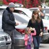 Ben Affleck et sa femme l'actrice Jennifer Garner avec leur fille Seraphina à Santa Monica le 25 Octobre 2013.