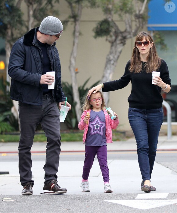 Ben Affleck et sa femme l'actrice Jennifer Garner avec leur fille Seraphina à Santa Monica le 25 Octobre 2013.