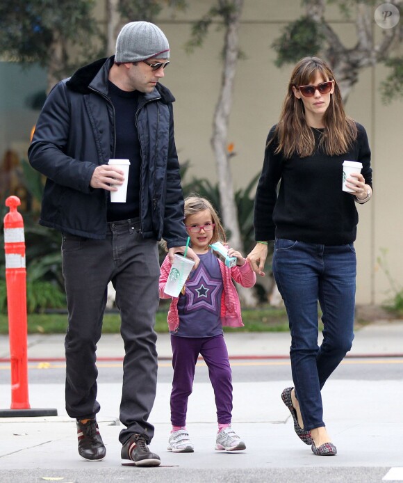 Ben Affleck et sa femme l'actrice Jennifer Garner avec leur fille Seraphina à Santa Monica le 25 Octobre 2013.