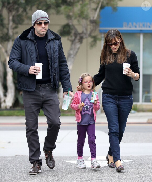 Ben Affleck et sa femme l'actrice Jennifer Garner avec leur fille Seraphina à Santa Monica le 25 Octobre 2013.