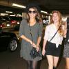 Jessica Alba et des amies vont acheter des perruques chez Macy's avec des amies à Beverly Hills, le 26 octobre 2013