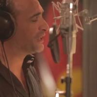 Jean Dujardin : Déjanté au micro pour son 'Héros' Eddy Mitchell