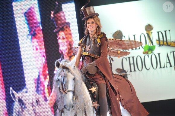 La belle Sophie Thalmann lors du défilé du 19eme Salon du chocolat 2013 à la Porte de Versailles à Paris, le 29 octobre 2013
