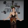 Eglantine Emeyé lors du défilé pour le 19e Salon du chocolat à la Porte de Versailles à Paris le 29 octobre 2013