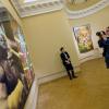 L'inauguration d'une exposition des peintures de Sylvester Stallone au château du Musée d'Etat russe des ingénieurs à Saint-Pétersbourg en Russie le 27 octobre 2013