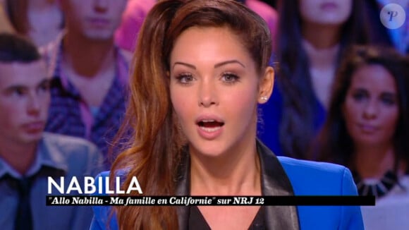 Nabilla Benattia dans Le Grand Journal d'Antoine de Caunes sur Canal + le vendredi 18 octobre 2013