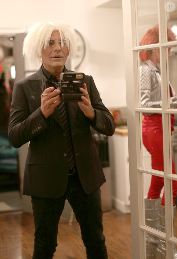 Exclusif - Christian Audigier et sa belle Nathalie Sorensen, déguisés en Andy Warhol et en Ziggy Stardust, fêtent Halloween au Soho House de Los Angeles, le 31 octobre 2013.