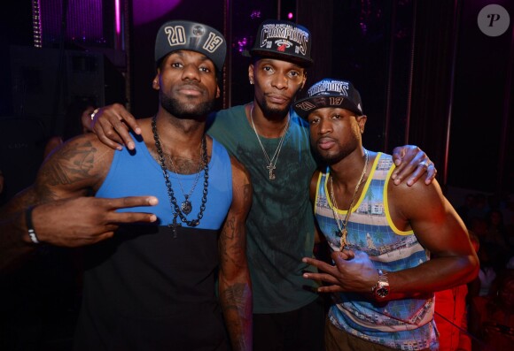 Dwyane Wade, LeBron James et Chris Bosh, le Big Three du Heat de Miami lors de la célébration du titre chez Bamboo à Miami Beach, le 22 juin 2013