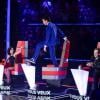 Mika survolté près de Jenifer, Garou et Florent Pagny pendant les tournages de The Voice 3 le 4 novembre 2013