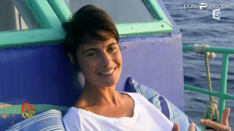 Alessandra Sublet est partie à la rencontre de Carole Bouquet pour le premier numéro de &quot;Fais-moi une place&quot;, diffusé sur France 5, le 27 octobre 2013.