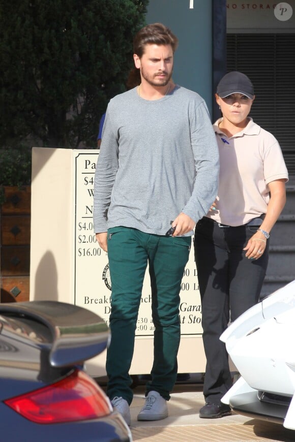 Scott Disick quitte le centre commercial Barneys New York à Beverly Hills, le 7 novembre 2013. La star de télé-réalité a perdu sa mère Bonnie une semaine plus tôt.
