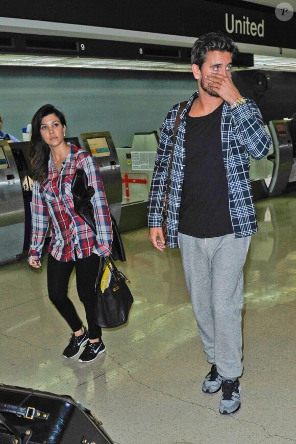 Kourtney Kardashian et Scott Disick arrivent à l'aéroport de Los Angeles, le 6 novembre 2013.