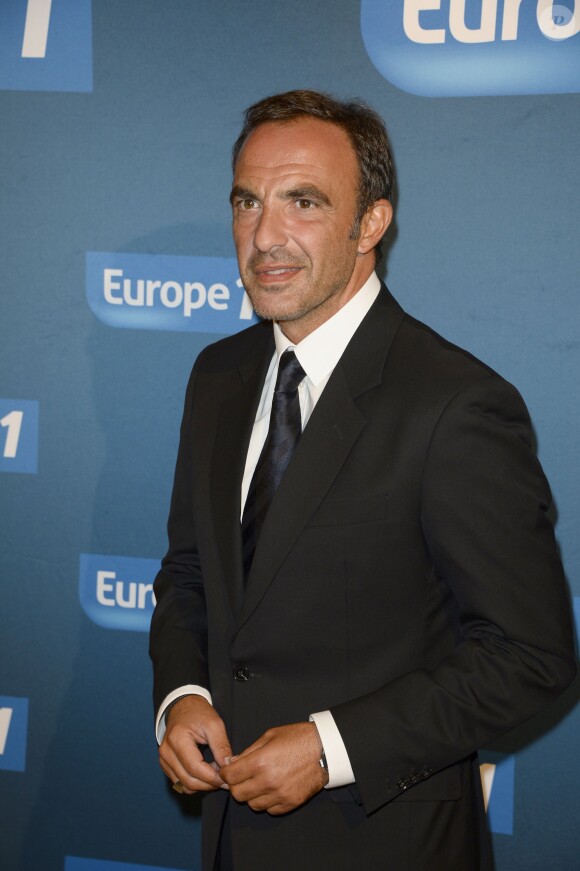 Nikos Aliagas lors de la conférence de presse de rentrée d'Europe 1 à l'Espace de la Mutualité à Paris, le 4 septembre 2013