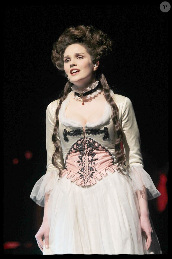 Camille Lou est Olympe dans la comédie musicale 1789, les amants de la Bastille, le 19 mars 2012 à Paris