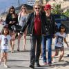 Johnny Hallyday, sa femme Laeticia et leurs filles Jade et Joy à Malibu, le 9 novembre 2013.