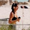 Exclusif - Irina Shayk fait son jogging sur la plage à Miami, le 5 novembre 2013.